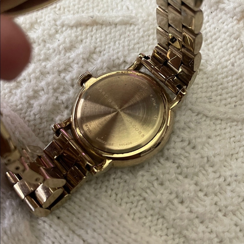 Marc Jacobs Gold Bracelet Watch with Black Dial - Picture 4 of 7